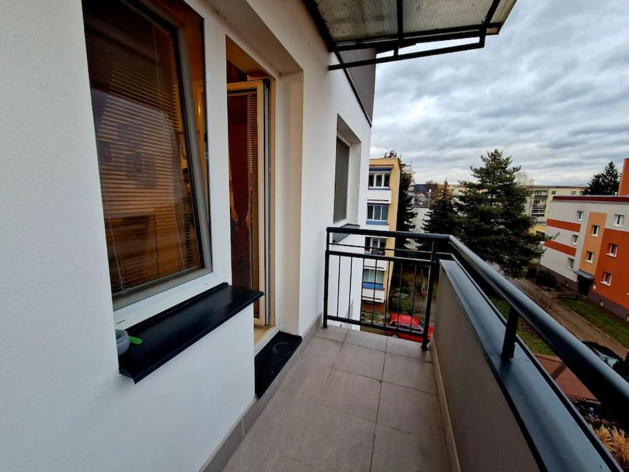 Slnecny Byt V Blizkosti Historickeho Centra Trenčín Exterior foto